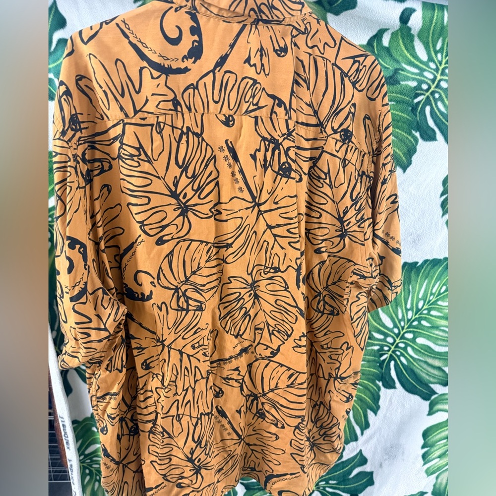 Tanoa Graphic Print Top used once.